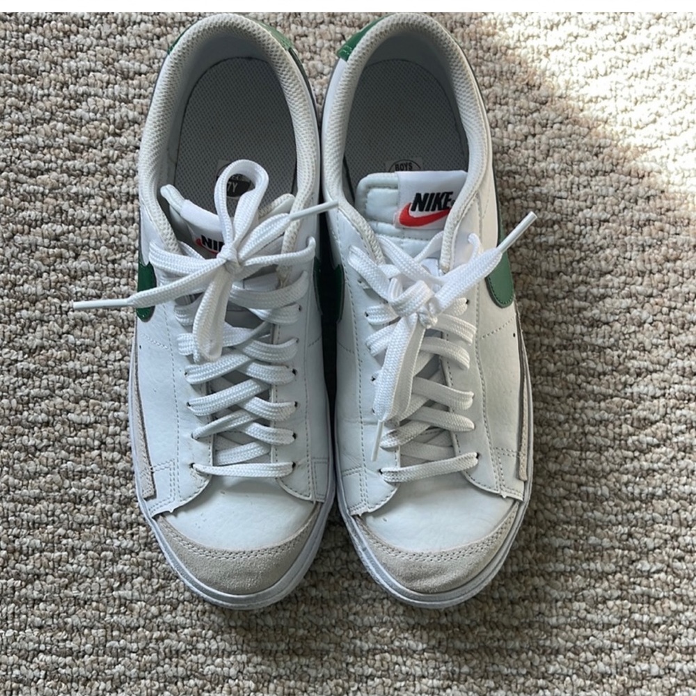 Nike White and Green Women's Sneakers - Picture 2 of 5
